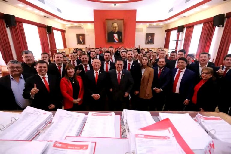 Dirigentes de Ñeembucú entregaron 3.000 afiliaciones y prometen ganar más intendencias